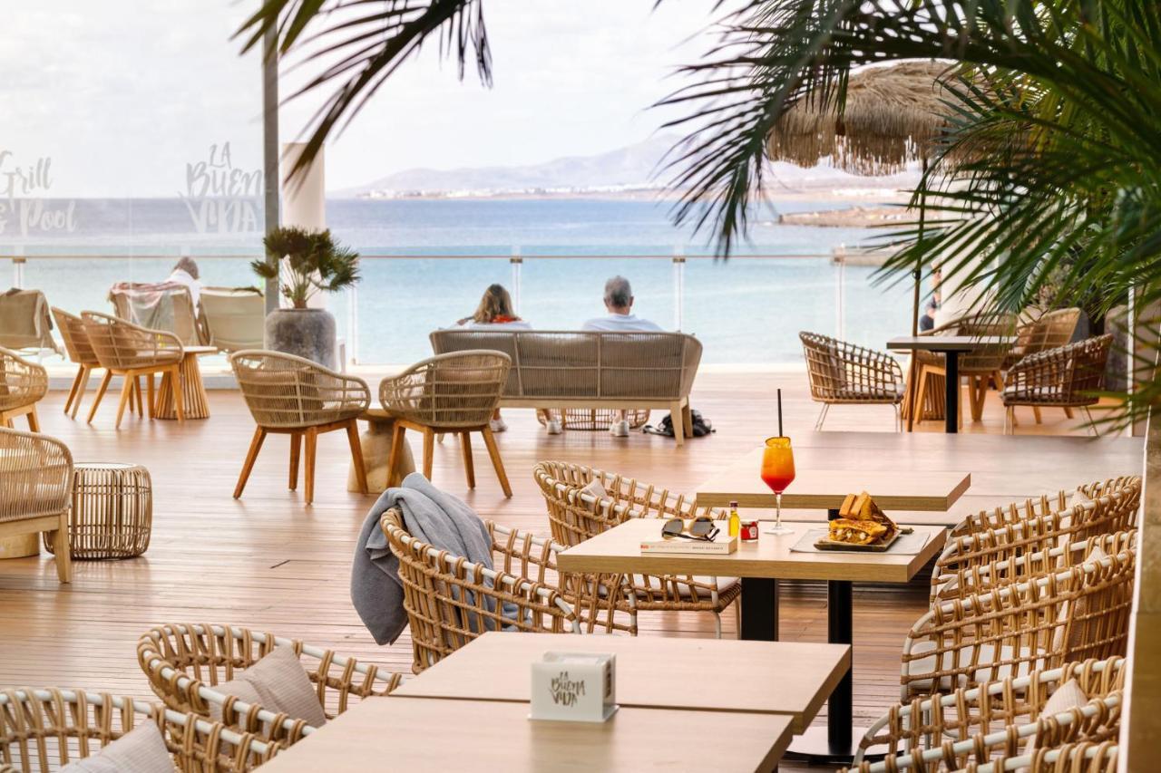 Arrecife Gran Hotel & Spa Ngoại thất bức ảnh The beach bar at the hotel