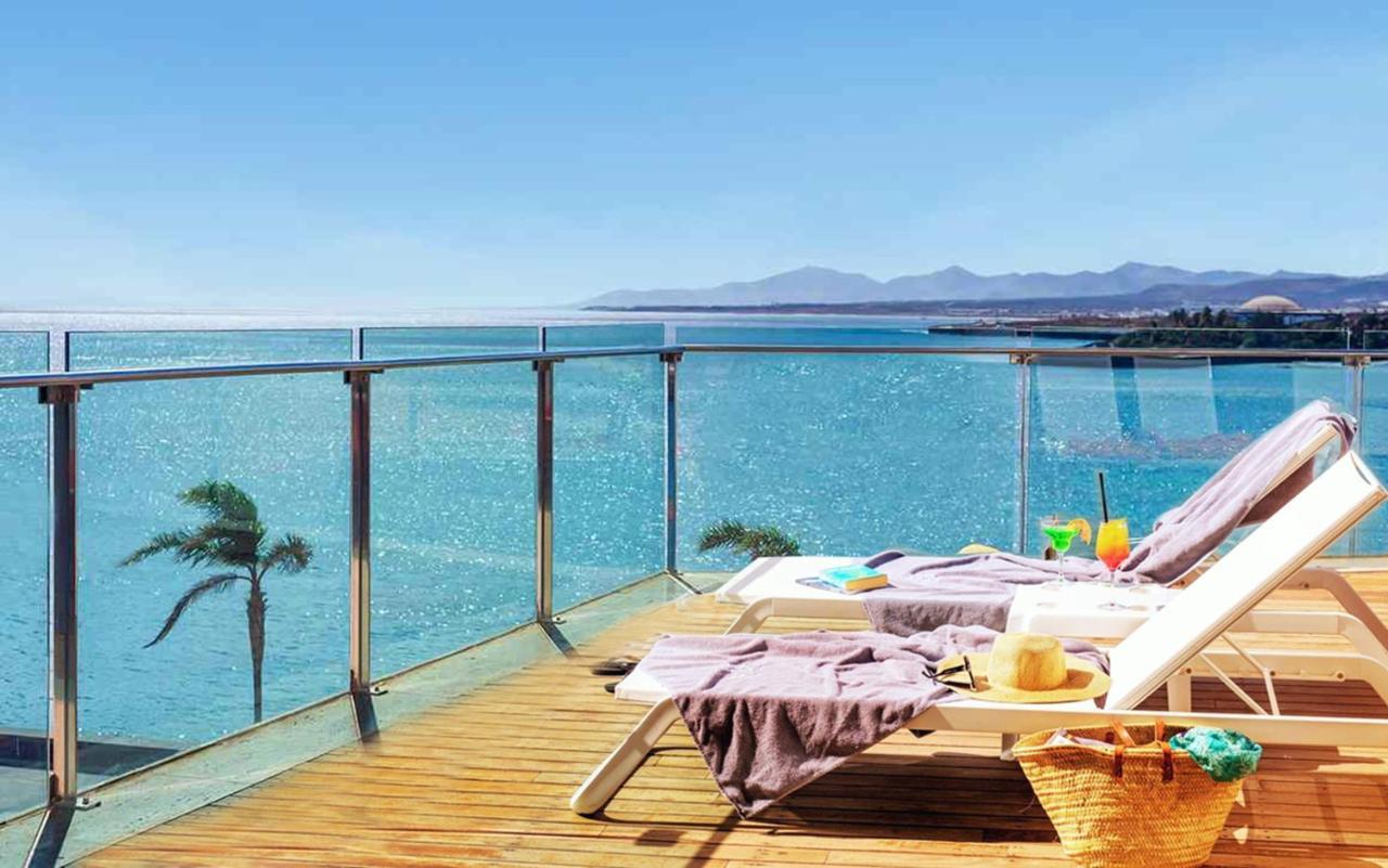 Arrecife Gran Hotel & Spa Ngoại thất bức ảnh A glass balustrade