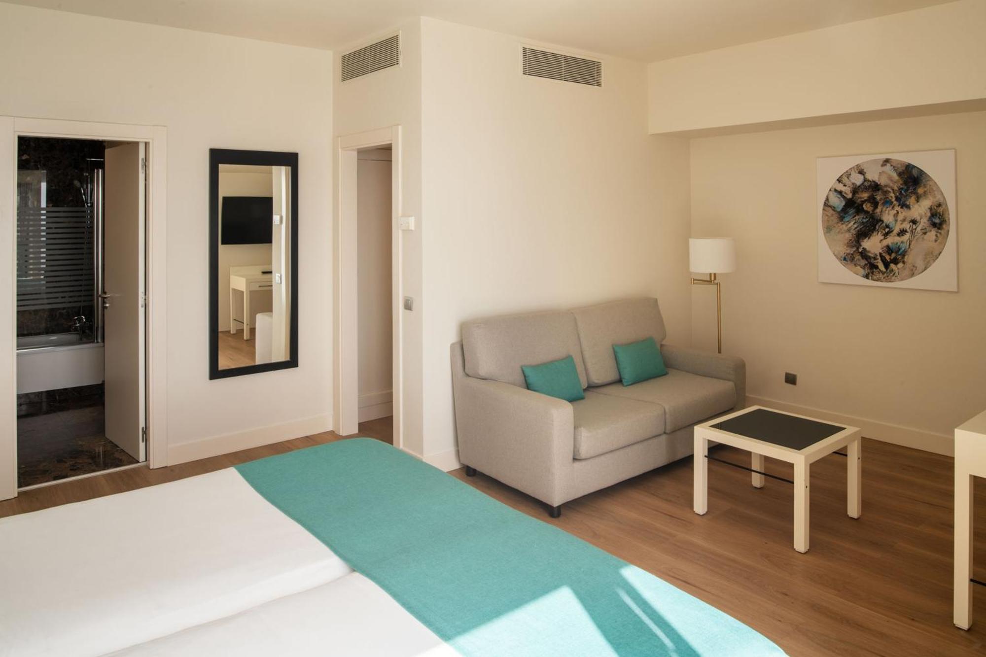 Arrecife Gran Hotel & Spa Ngoại thất bức ảnh A room at the hotel