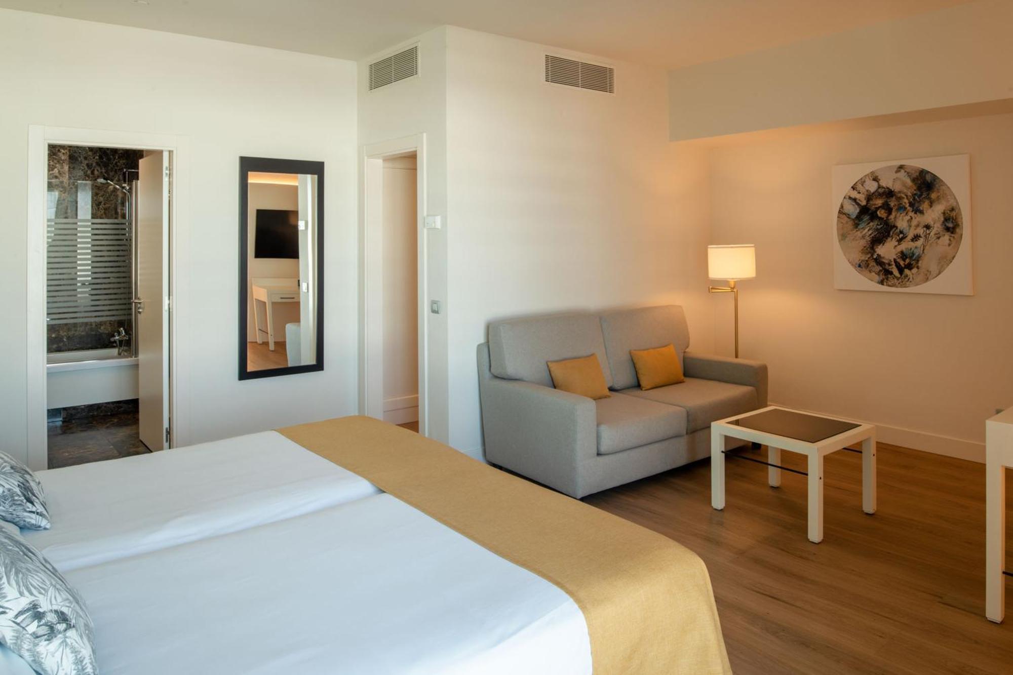 Arrecife Gran Hotel & Spa Ngoại thất bức ảnh A room at the hotel
