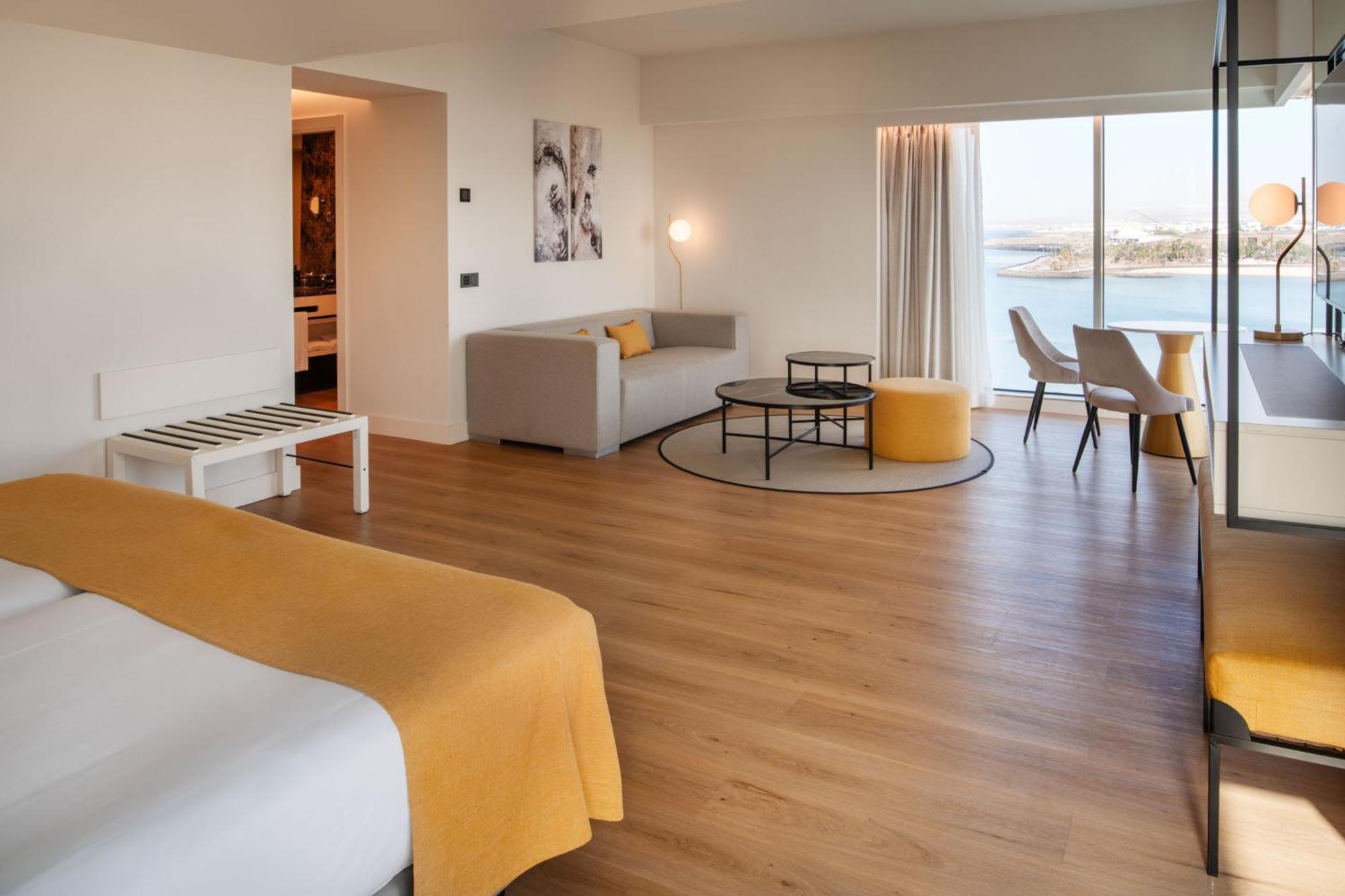 Arrecife Gran Hotel & Spa Ngoại thất bức ảnh A room at the hotel