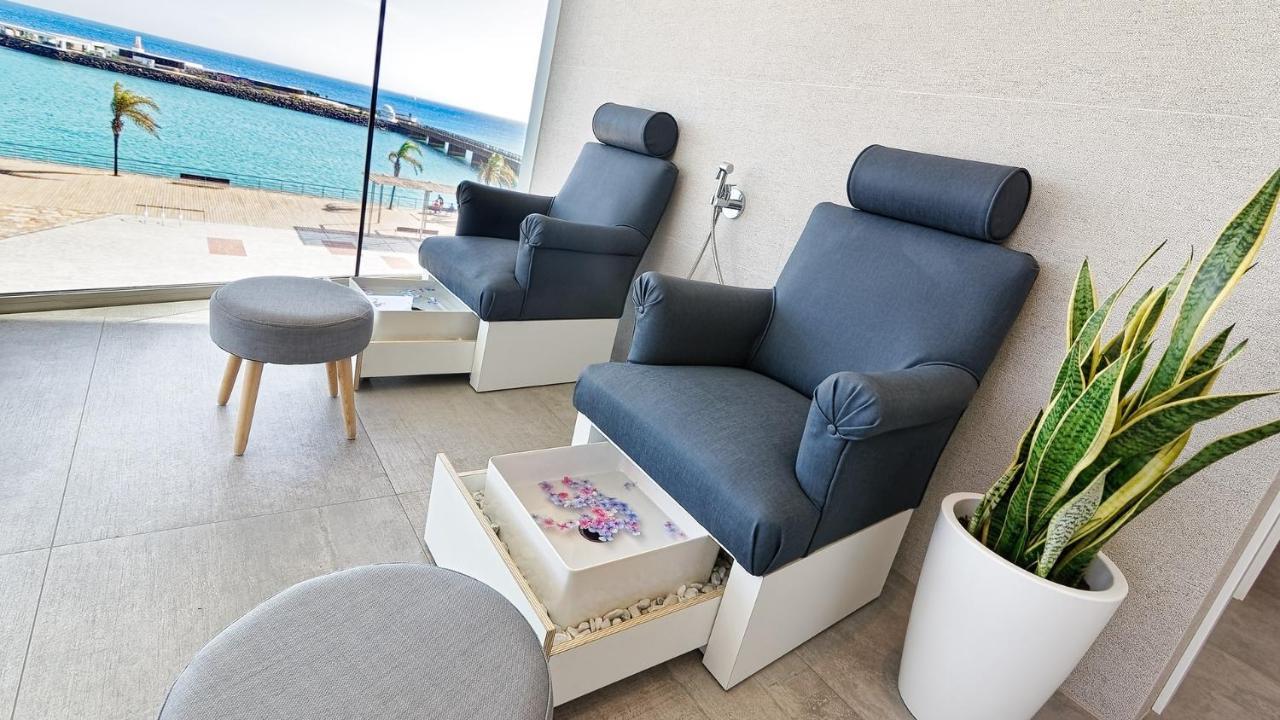 Arrecife Gran Hotel & Spa Ngoại thất bức ảnh A foot reflexology chair